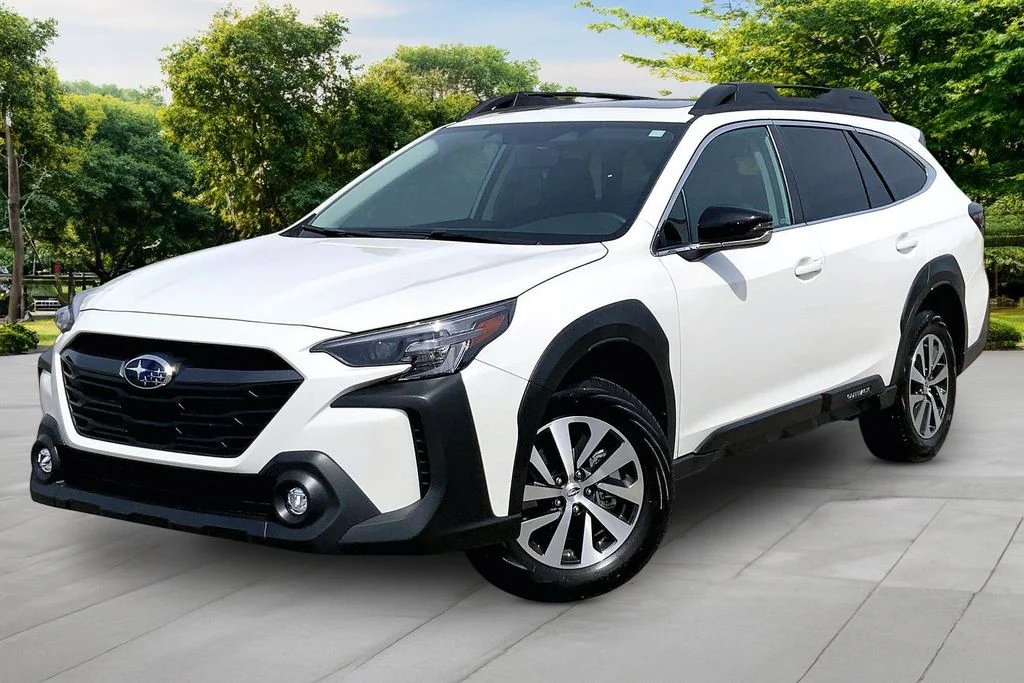 2025 Subaru Outback Premium's photo