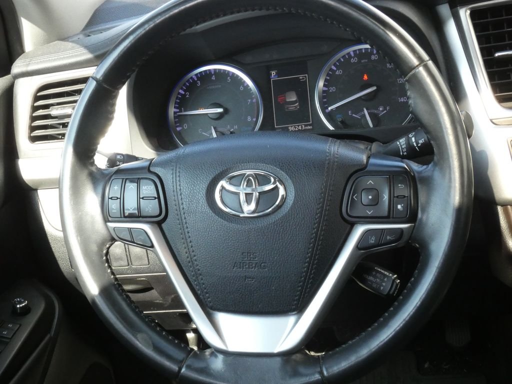 Used 2019 Gray Toyota XLE image 11