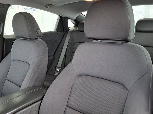 Used 2024 White Chevrolet LT image 27