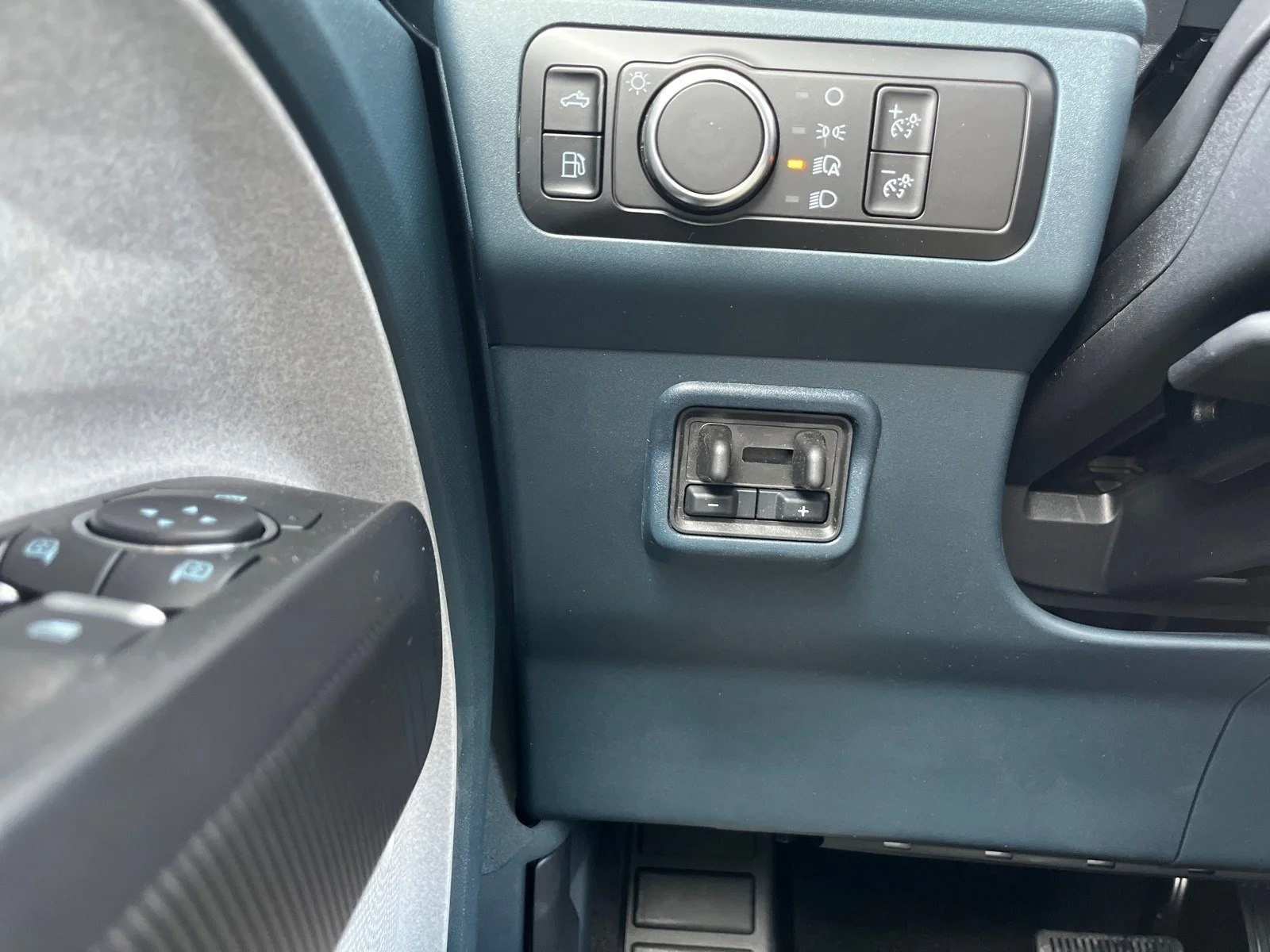 New 2026 Space White Metallic Ford XLT image 18