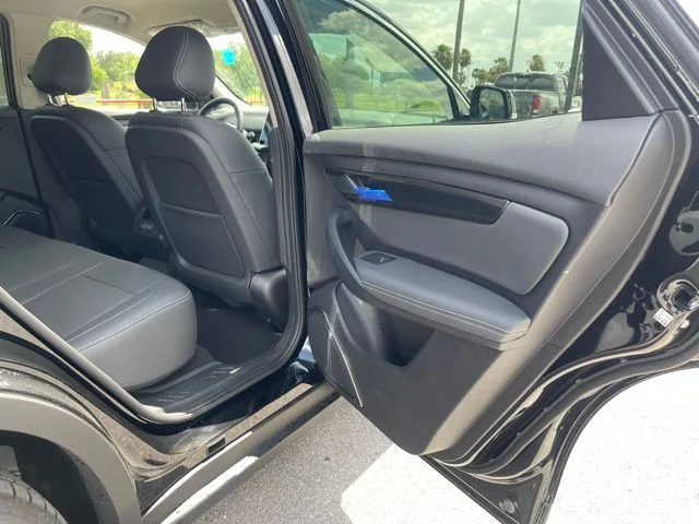 2025 VinFast VF 8 Eco - Photo 18