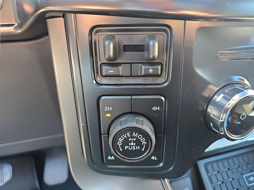 New 2025 Agate Black Metallic Ford Tremor® image 20