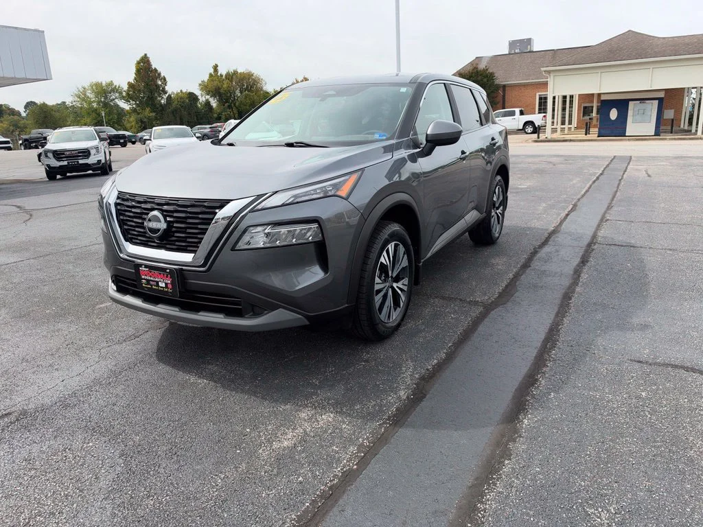 Used 2023 Gray Nissan SV image 2