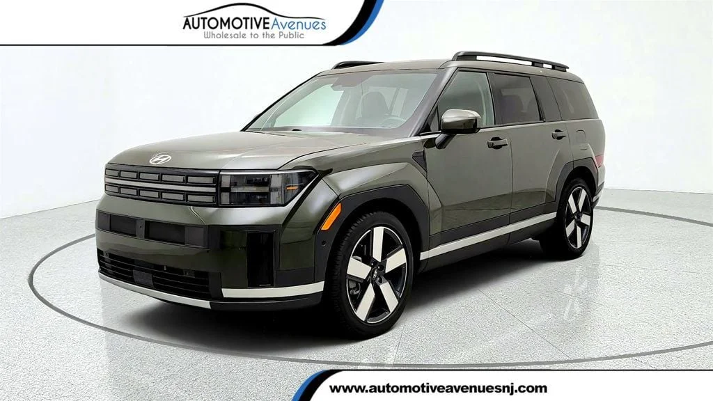 Used 2024 Rockwood Green Hyundai Limited FWD image 1