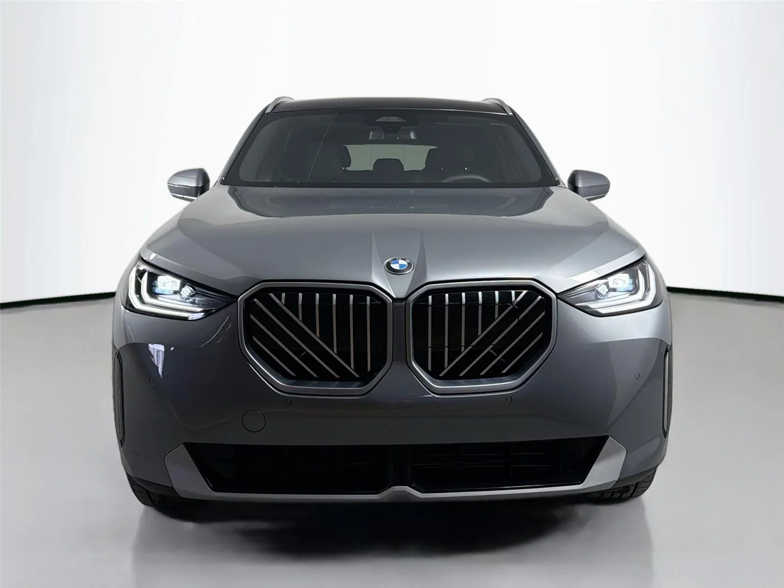 Used 2026 Skyscraper Grey Metallic BMW 30 xDrive image 2