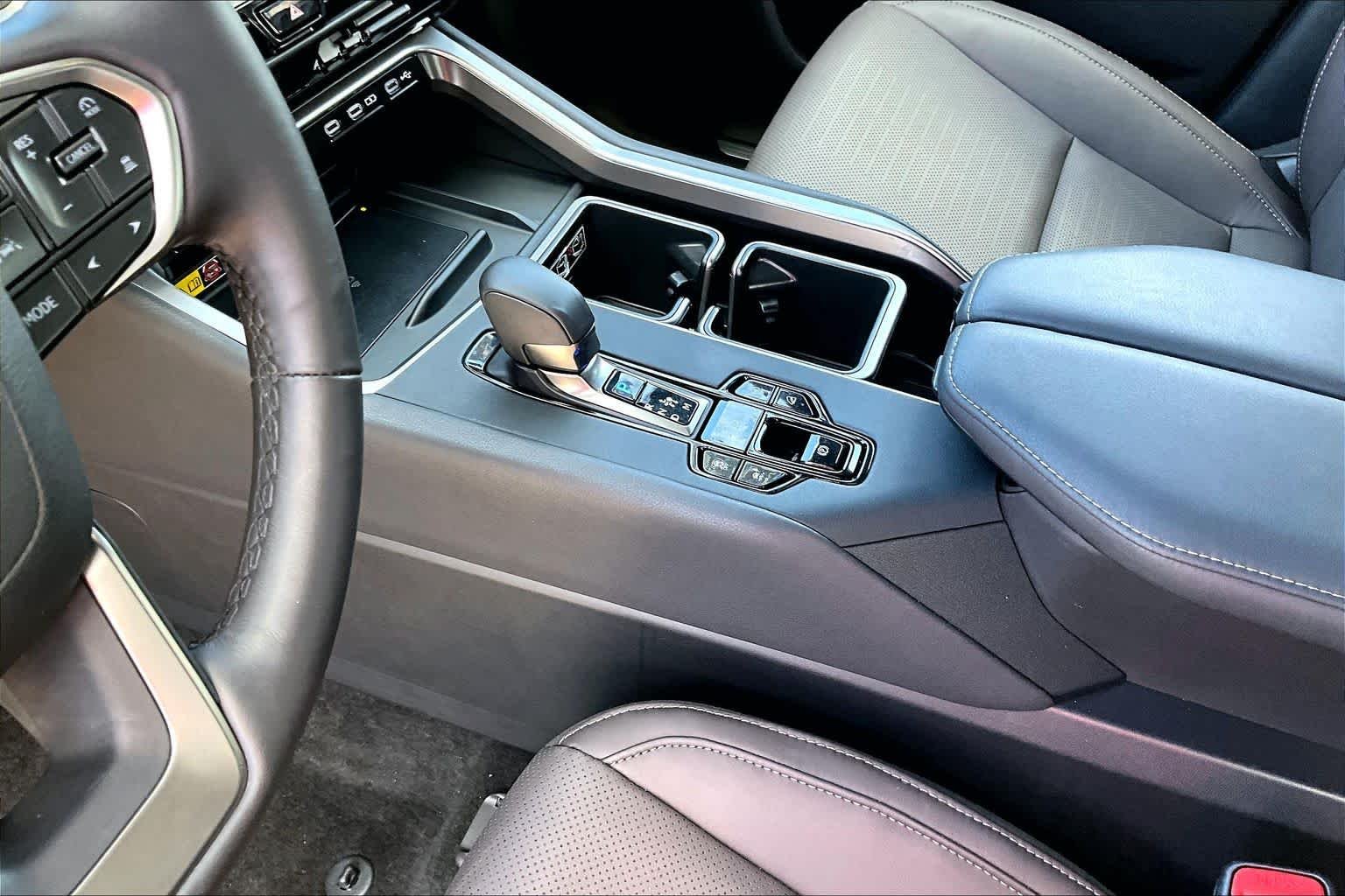 Used 2025 Wind Chill Pearl Lexus Premium image 17