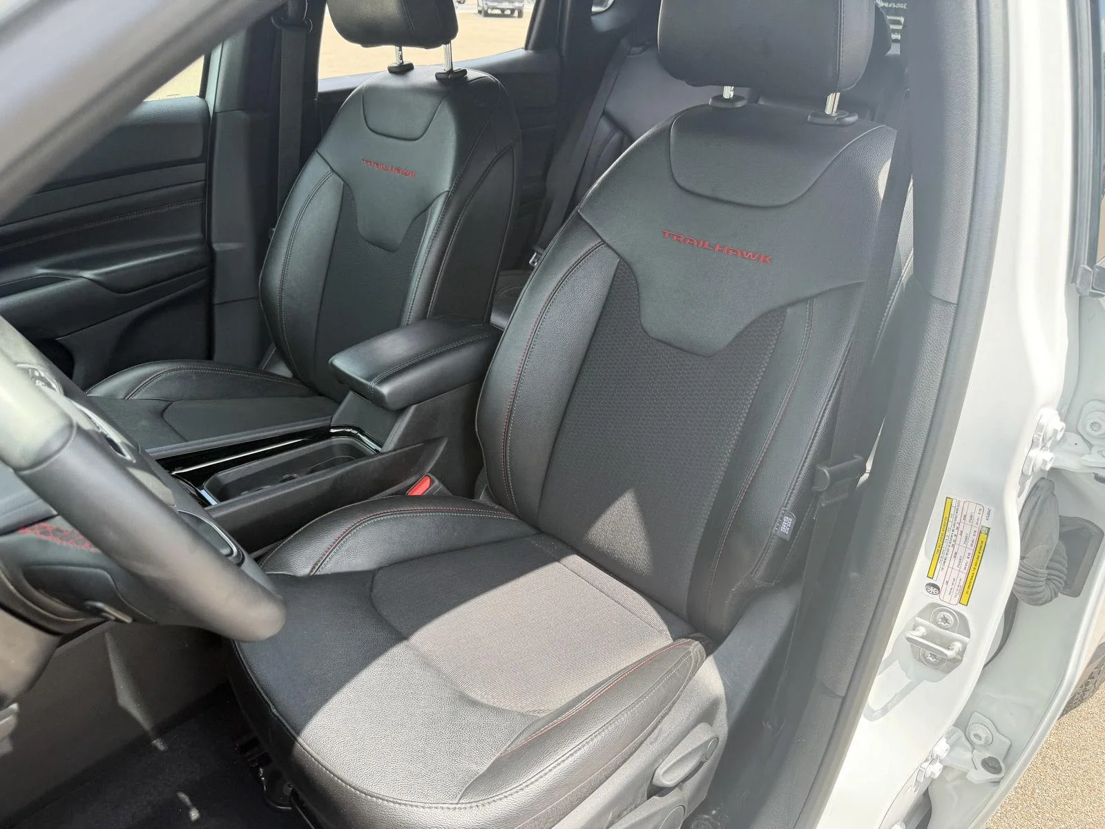 2025 Jeep Compass Trailhawk - Photo 16