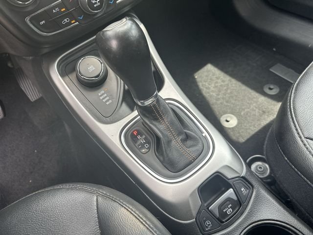 Used 2019 Red Jeep Latitude image 16