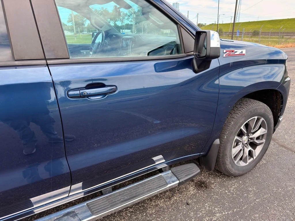 Used 2020 Blue Chevrolet LT image 3