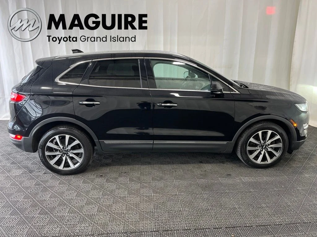 Used 2019 Black Lincoln Reserve image 2