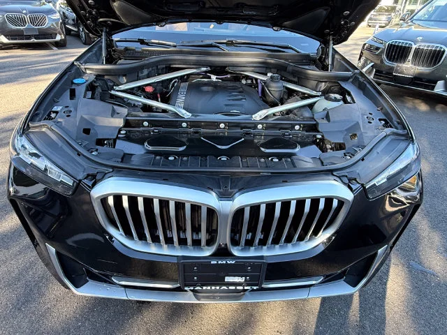 Certified Used 2024 Black Sapphire Metallic BMW xDrive40i image 27