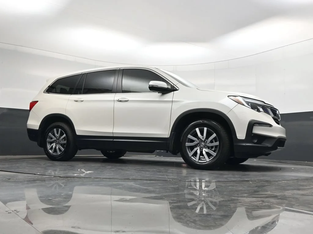 Used 2019 White Diamond Pearl Honda EX-L image 25