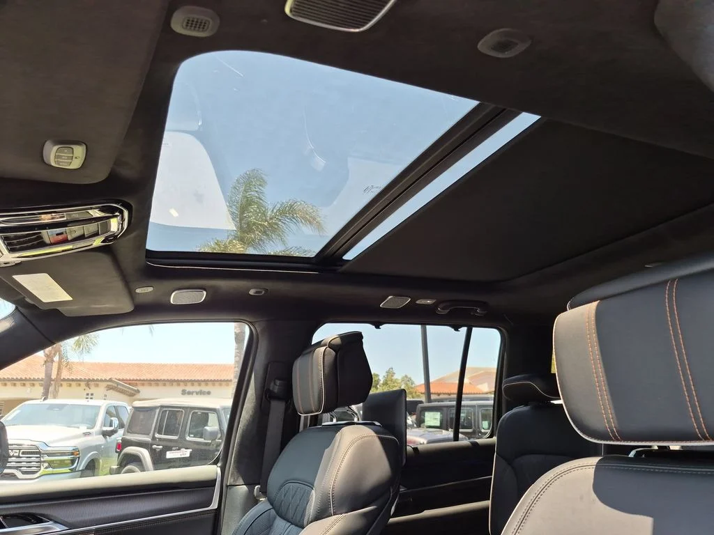 New 2026 Steel Blue Exterior Paint Jeep Summit Reserve image 20