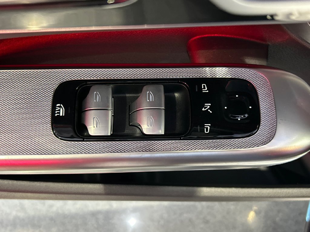 New 2027 MANUFAKTUR Moonlight White Metallic Mercedes-Benz AMG® CLE 53 4MATIC+ Cabriolet image 39