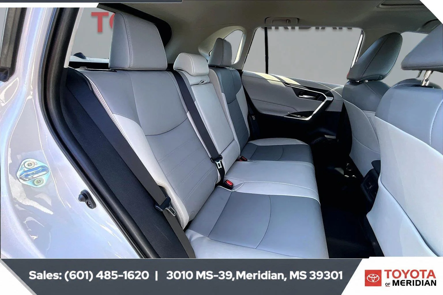 Used 2025 Wind Chill Pearl Toyota XLE Premium image 20