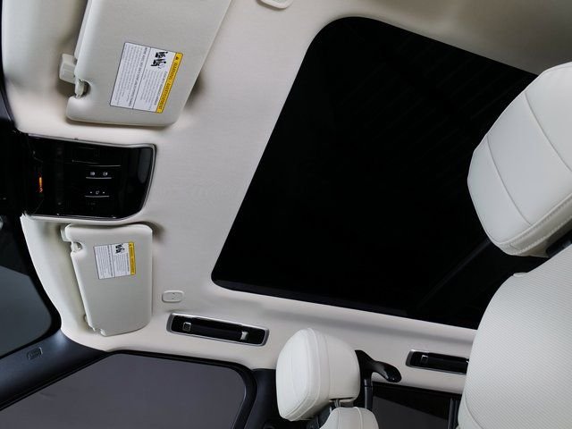 New 2026 Fuji White Land Rover SE image 24