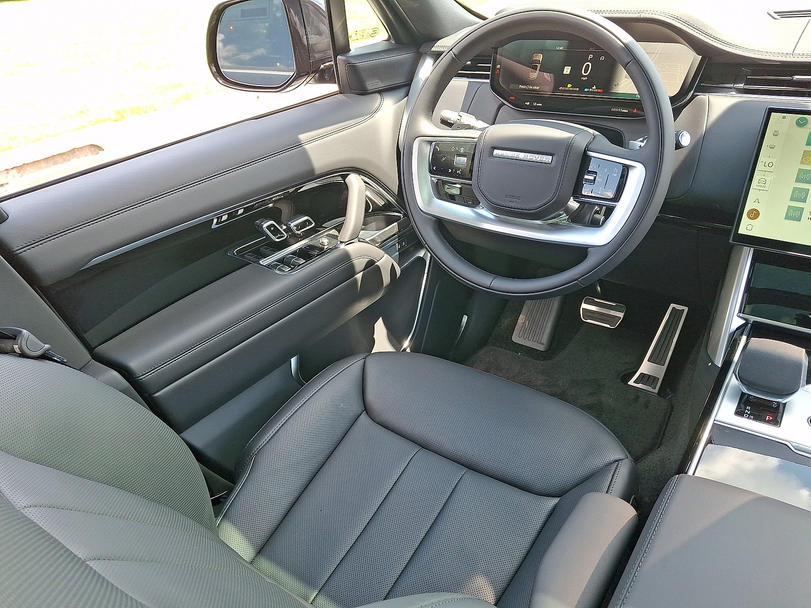 New 2026 Santorini Black Metallic - 1AG Land Rover P400 SE image 12
