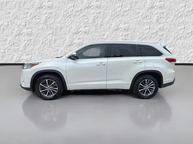Used 2018 Blizzard Pearl Toyota XLE image 6