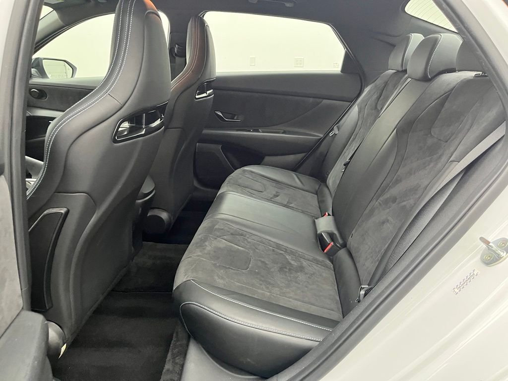Used 2022 White Hyundai Base image 38