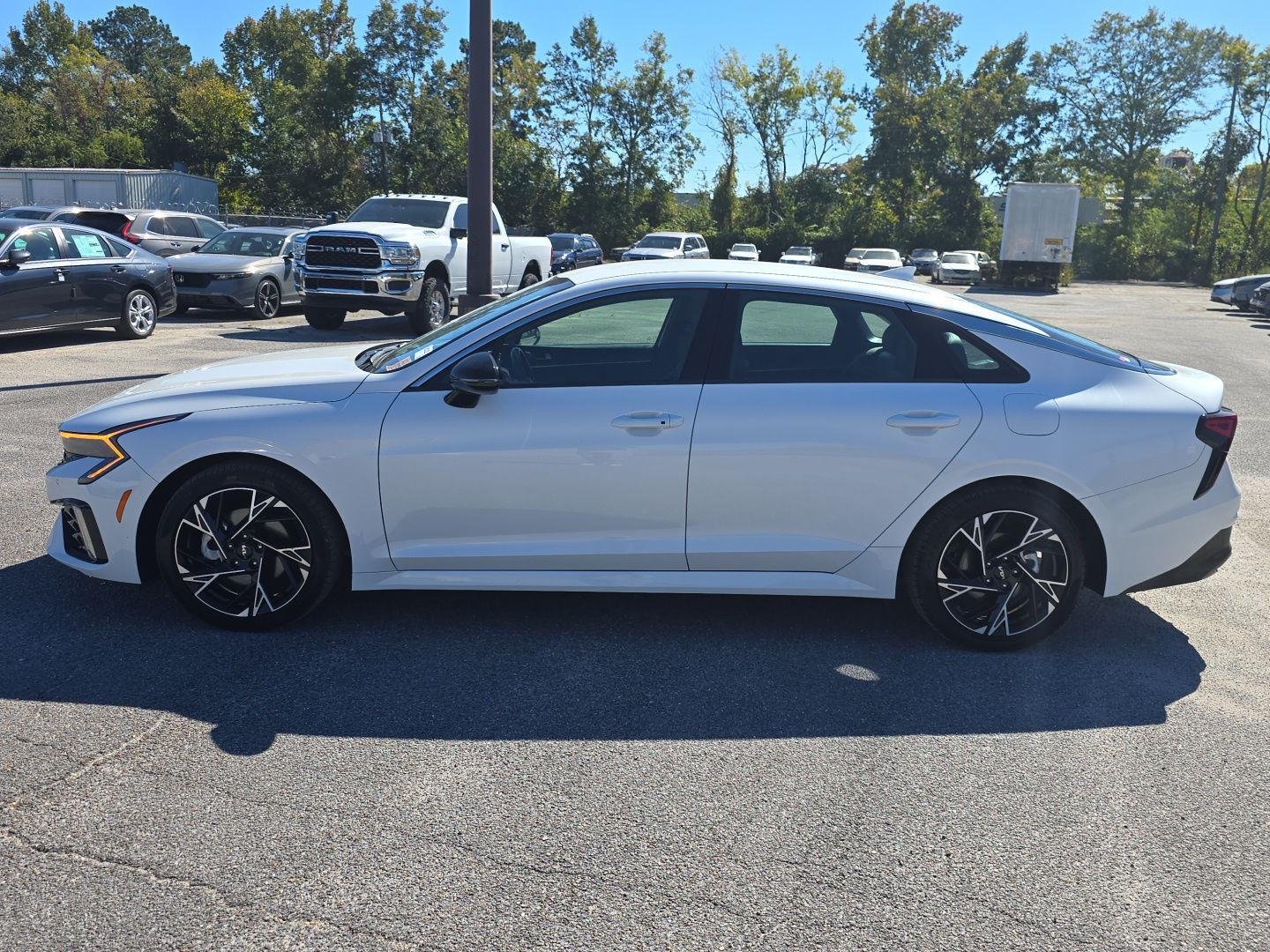 Used 2025 Snow White Pearl Kia GT-Line image 7