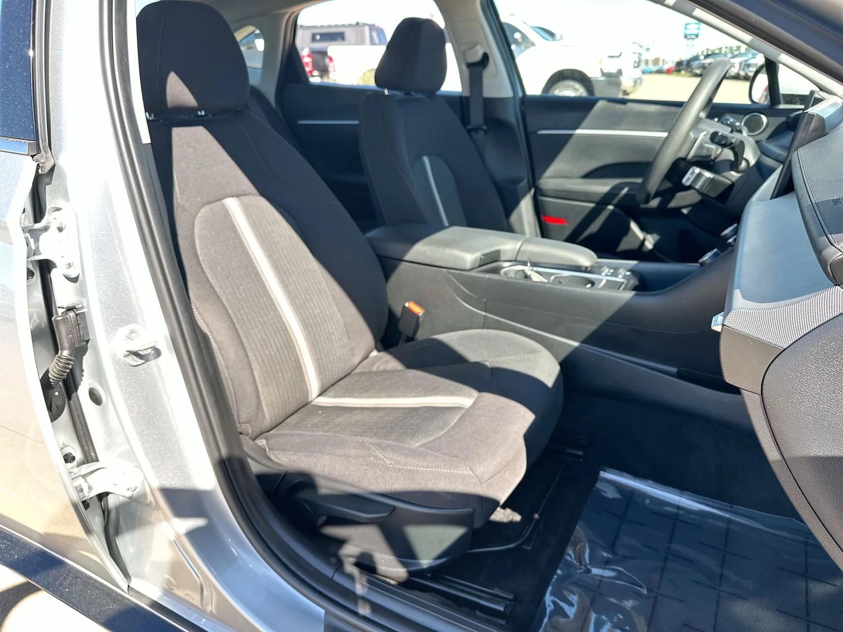 Used 2025 Aero Silver Hyundai SEL image 22
