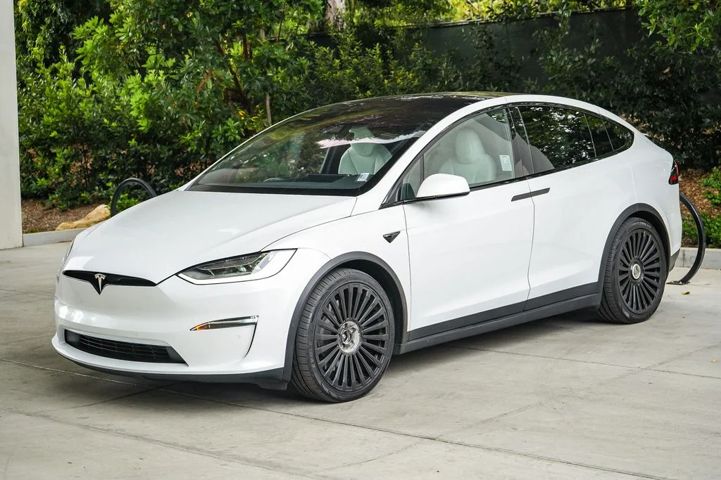 Used 2022 White Tesla Plaid image 3