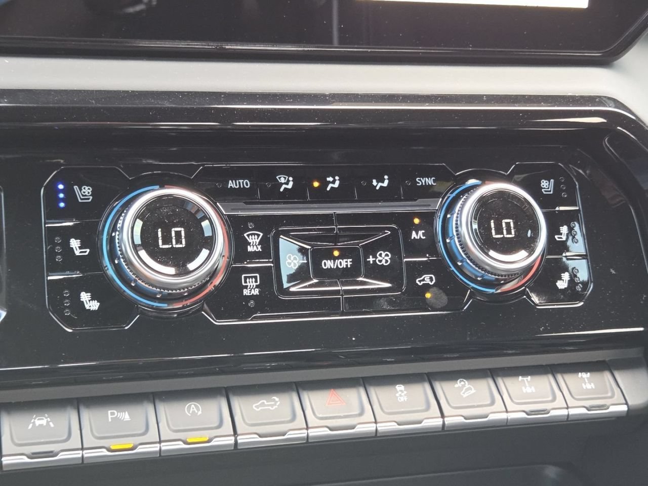 2026 GMC Sierra 1500 AT4X - Photo 38
