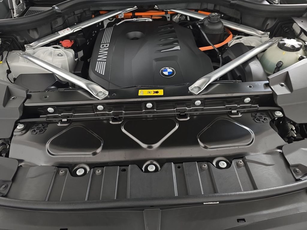 New 2026 Alpine White BMW xDrive50e image 32