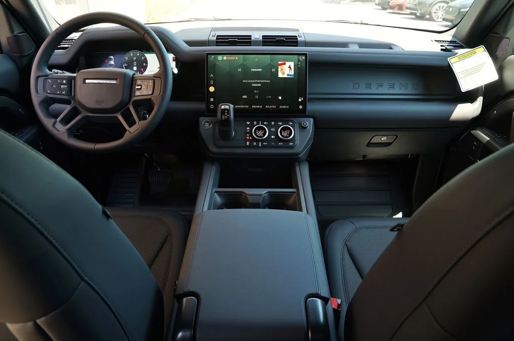 New 2026 Santorini Black Land Rover S image 10
