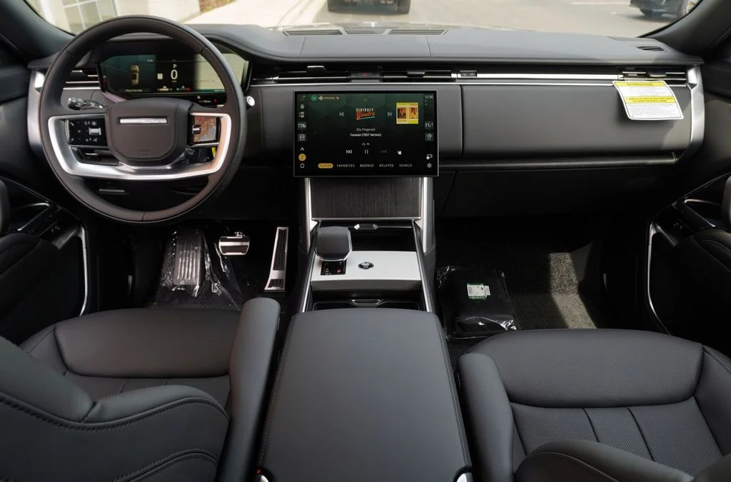 New 2026 Santorini Black Land Rover SE image 10