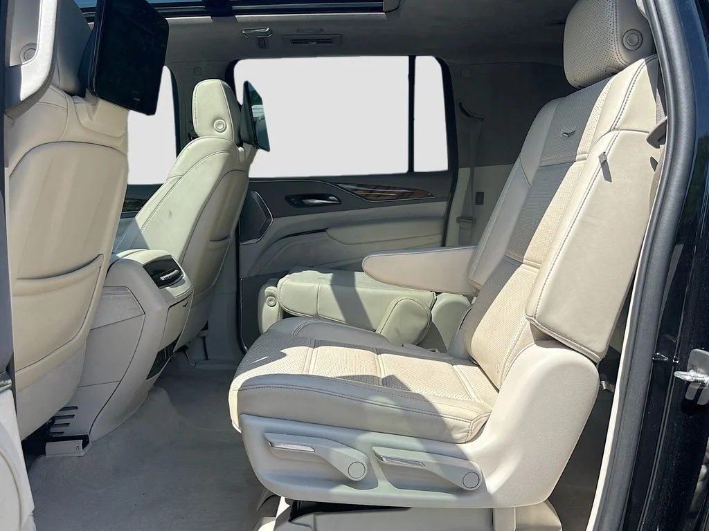 Used 2022 Black Cadillac Sport Platinum image 19