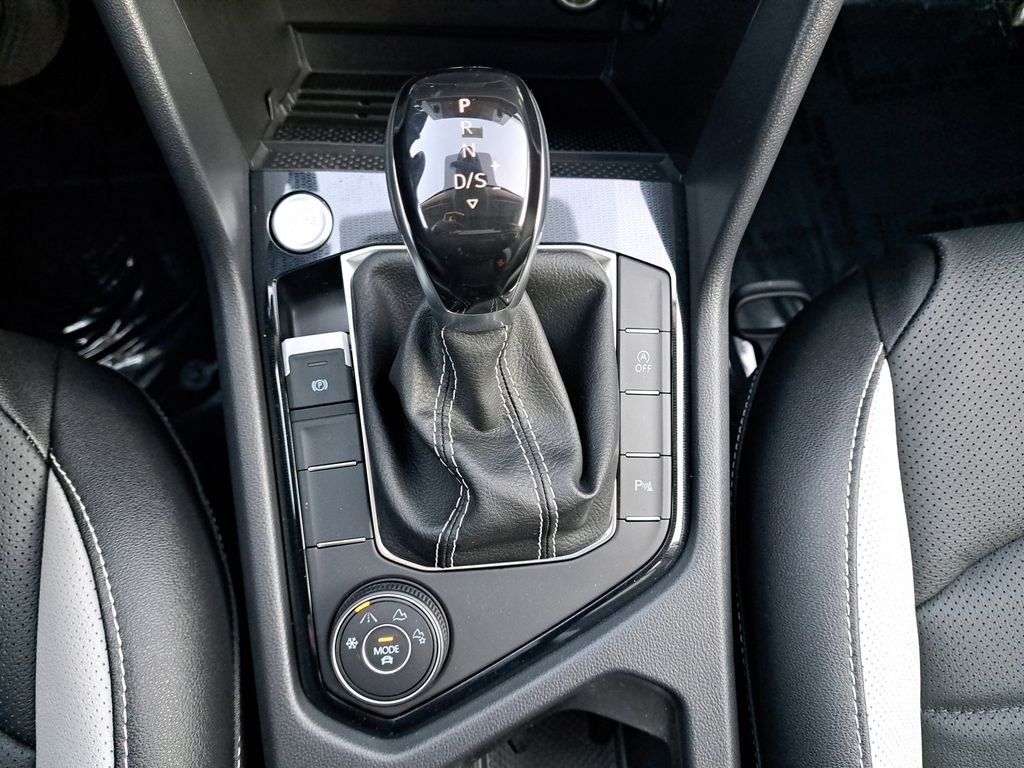 2025 Volkswagen Taos SEL - Photo 28