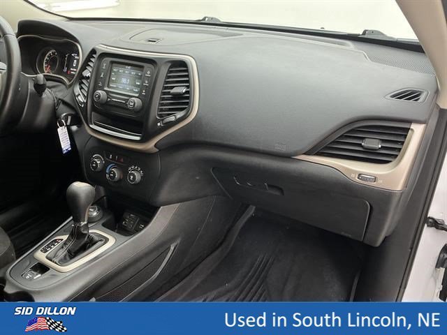 Used 2017 Bright White Clearcoat Jeep Altitude image 23