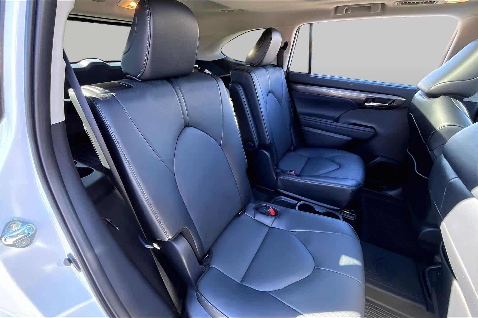 Used 2026 Wind Chill Pearl Toyota Platinum image 20