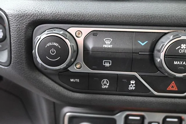 Used 2025 White Jeep Nighthawk image 22