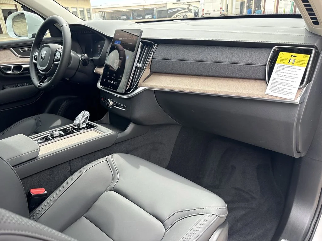 New 2026 Crystal White Volvo Plus image 30
