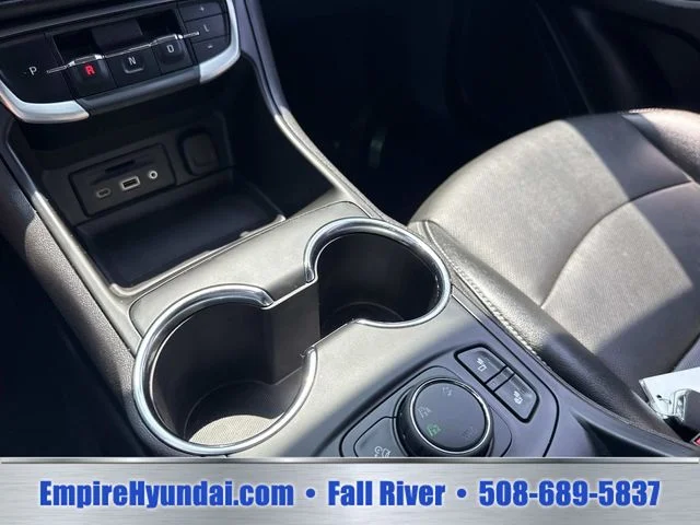 Used 2024 White GMC SLT image 35
