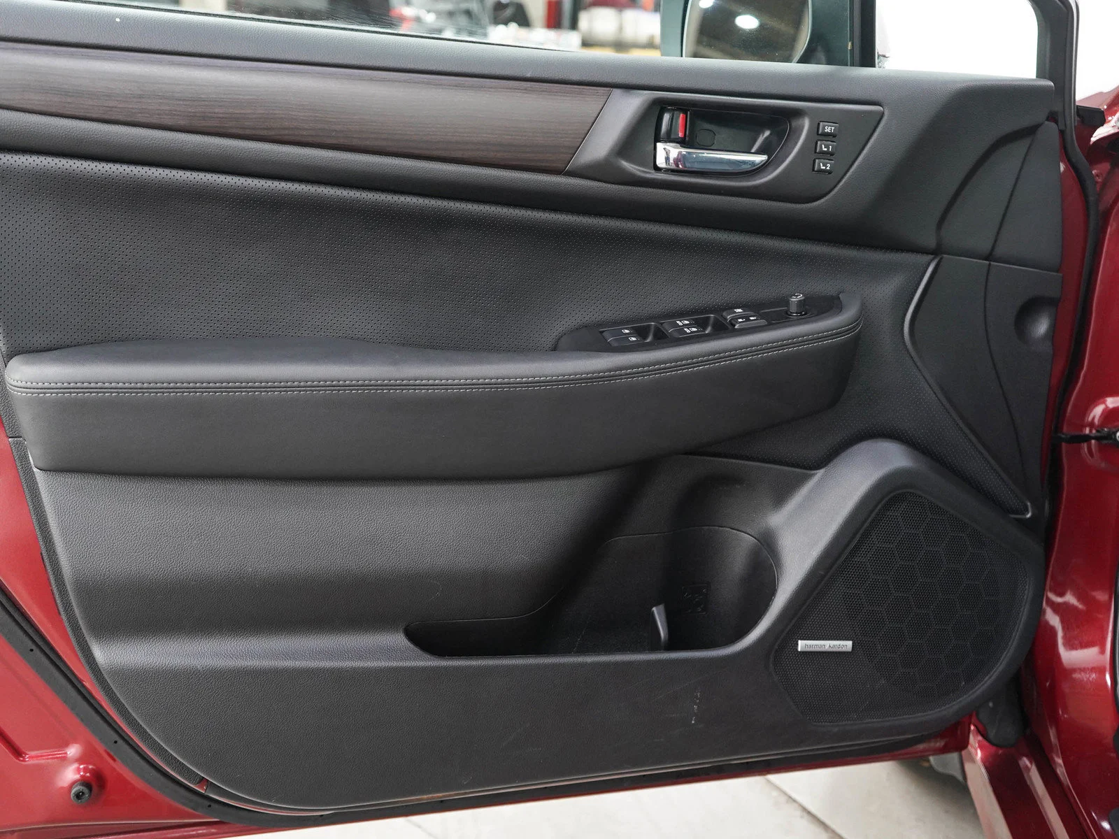 Used 2017 Venetian Red Pearl Subaru 2.5i Limited image 18