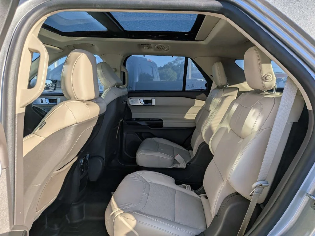 Used 2020 Silver Metallic Ford Platinum image 12