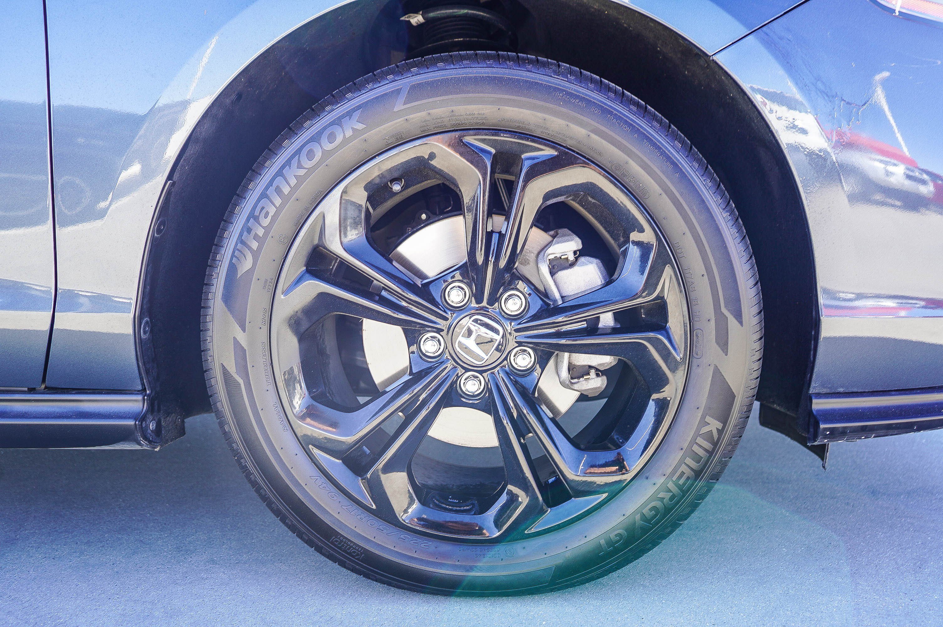 Used 2025 Meteorite Gray Metallic Honda SE image 9