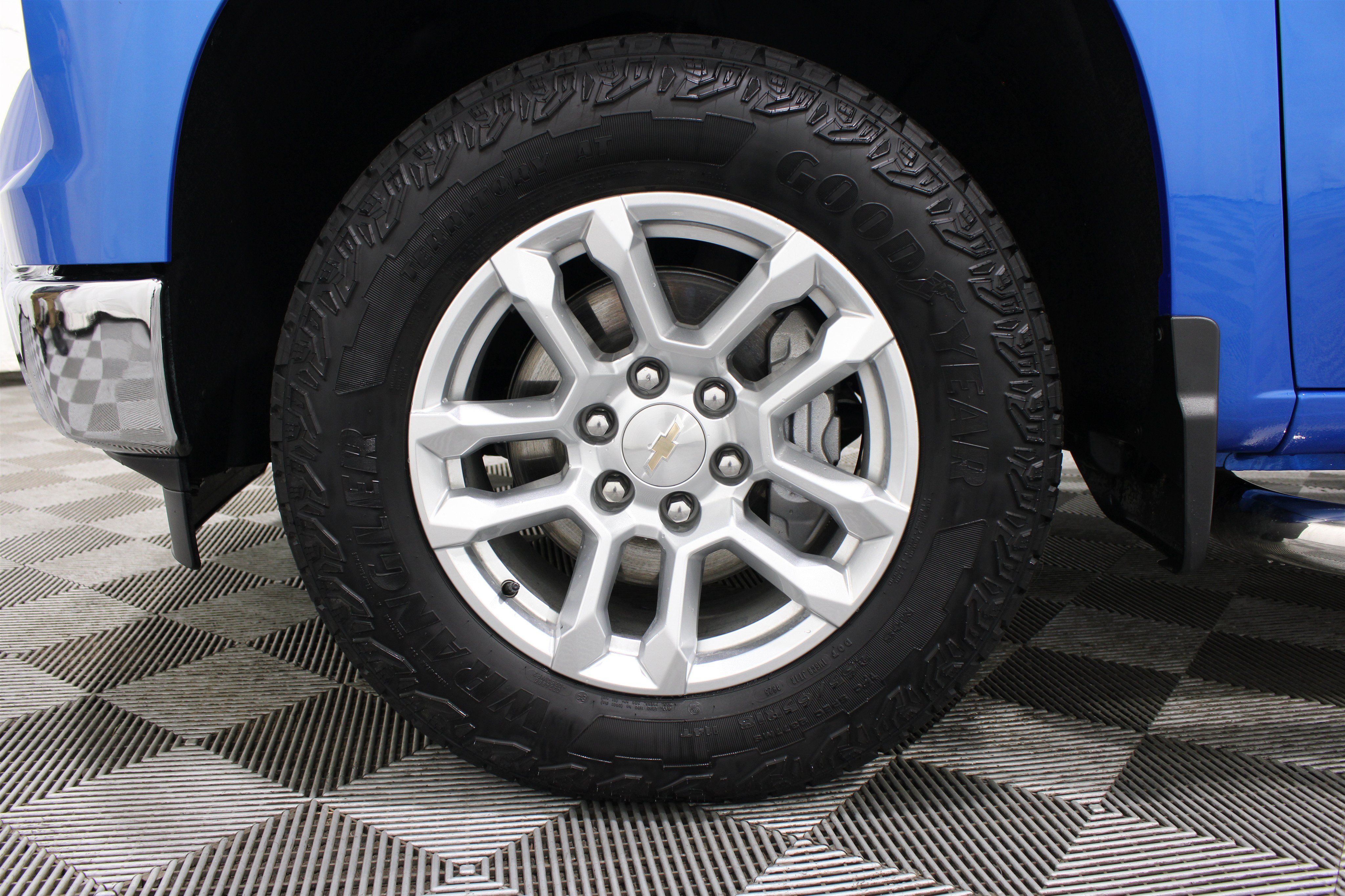 Used 2025 Riptide Blue Metallic Chevrolet LT image 37