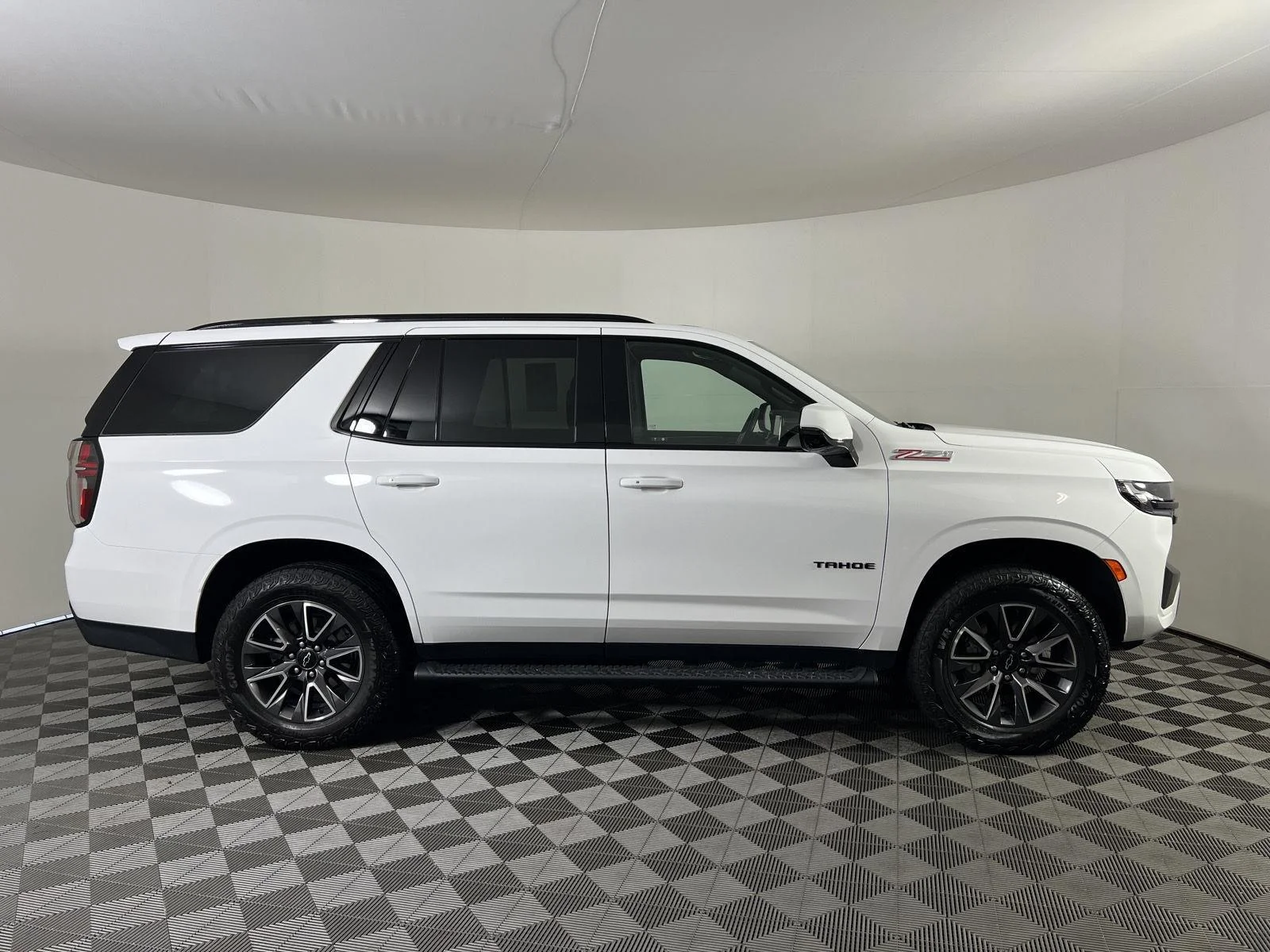 Used 2024 Summit White Chevrolet Z71 image 28