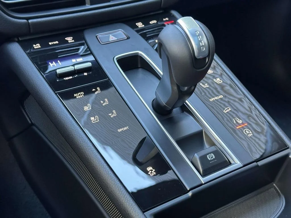 2026 Porsche Macan - Photo 26