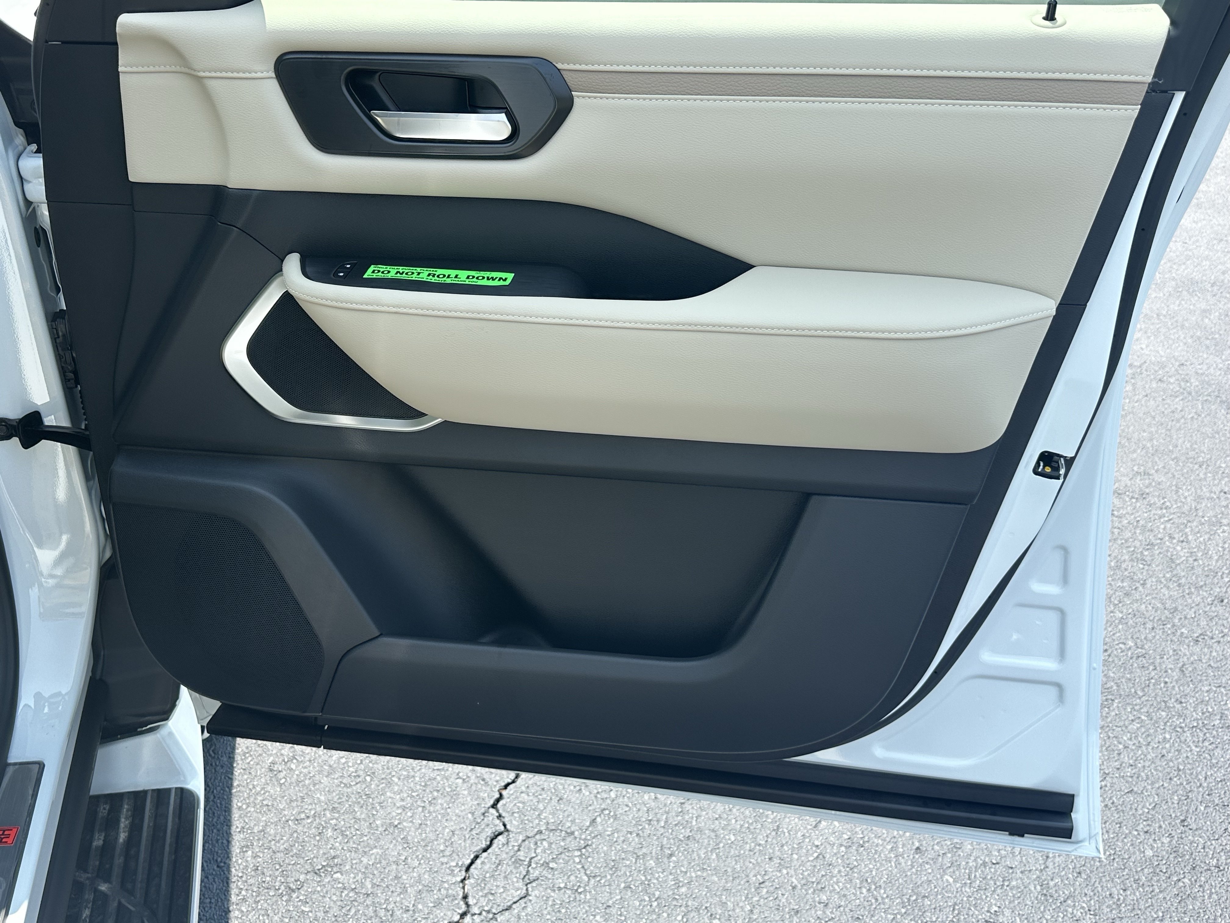 New 2026 Everest White Pearl Tricoat Nissan Platinum Reserve image 15