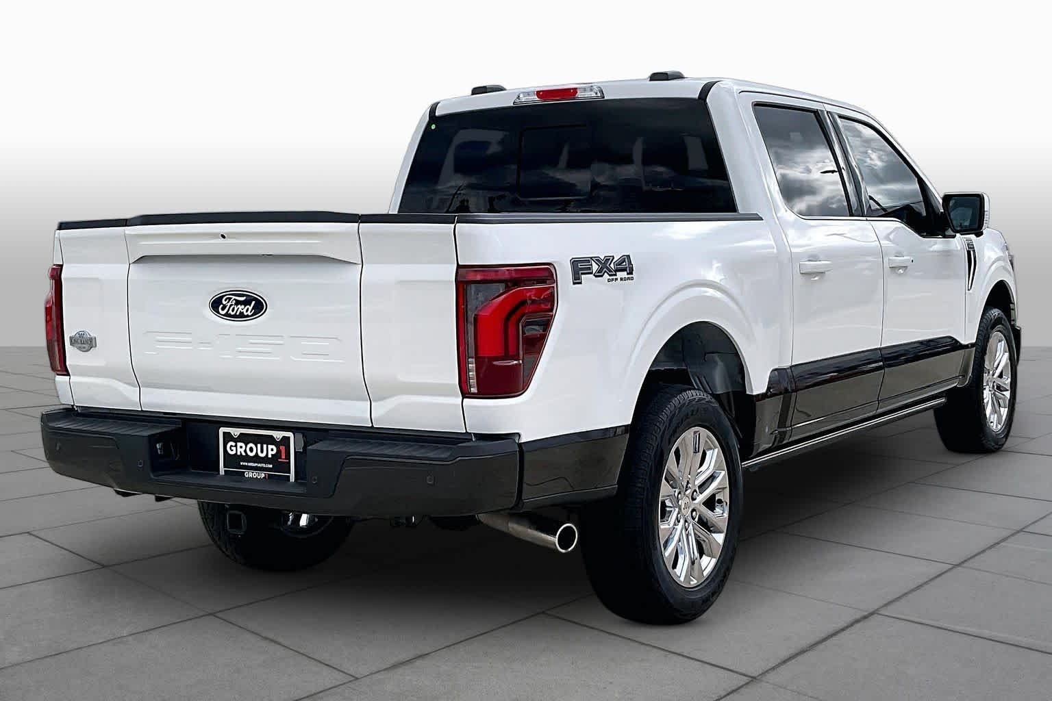 Used 2024 Star White Metallic Tri-Coat//Darkened Bronze Ford King Ranch image 13