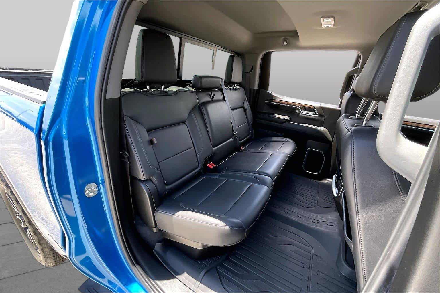 Used 2024 Dynamic Blue Metallic GMC Elevation image 21