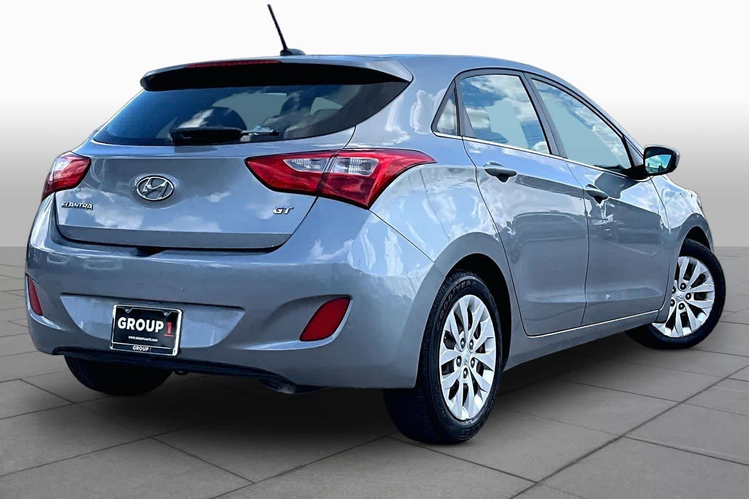 Used 2016 Titanium Gray Metallic Hyundai  image 13
