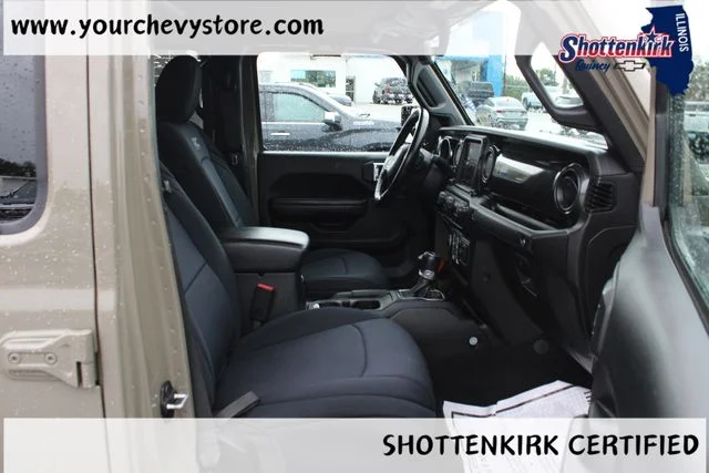Used 2020 Green Jeep Altitude image 17