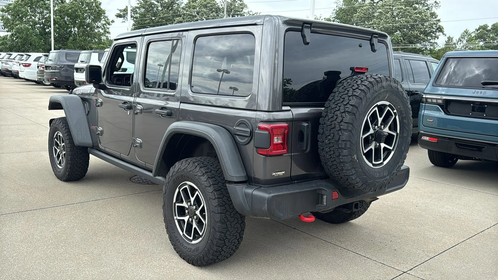 Used 2025 Gray Jeep Rubicon image 11