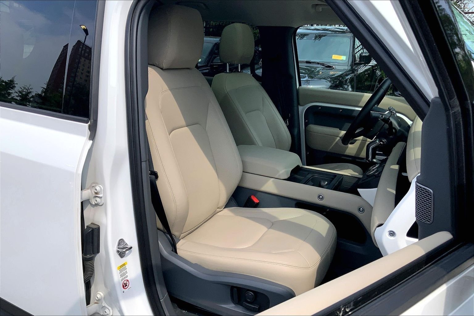 Used 2024 Fuji White Land Rover S image 8